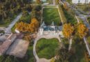 Stunning aerial photo of a chateau surrounded by lush greenery in Bordeaux, France.